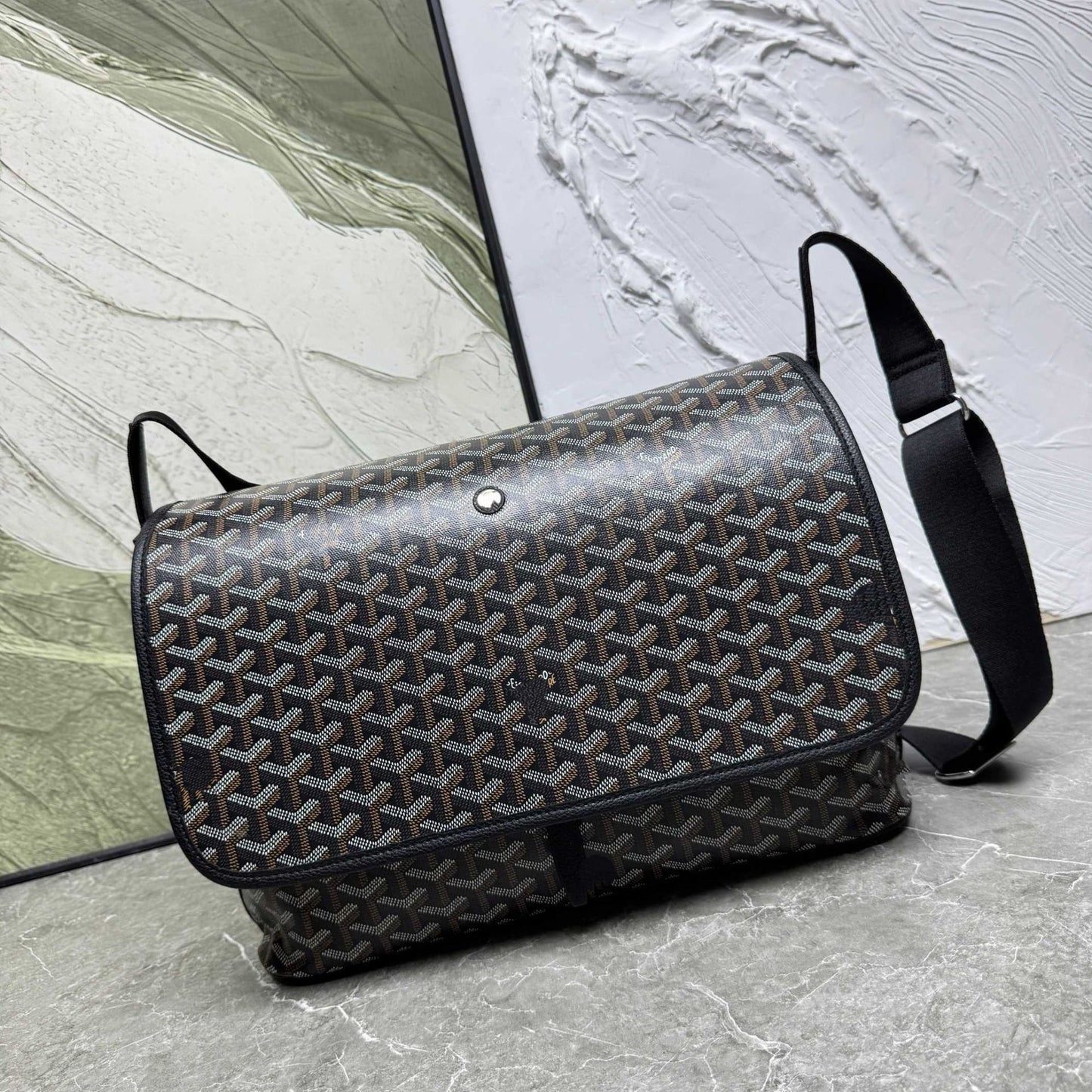 Mens Black Capetien MM Messenger - “GY”