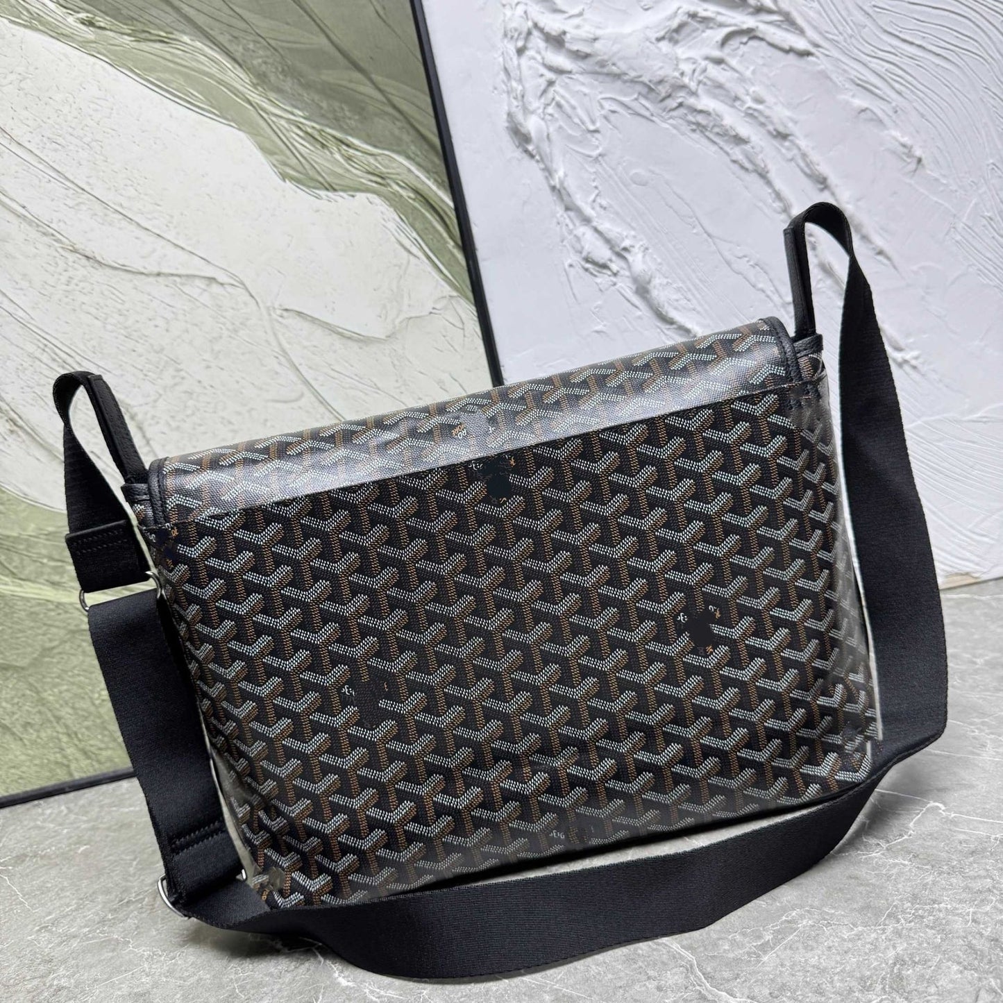 Mens Black Capetien MM Messenger - “GY”